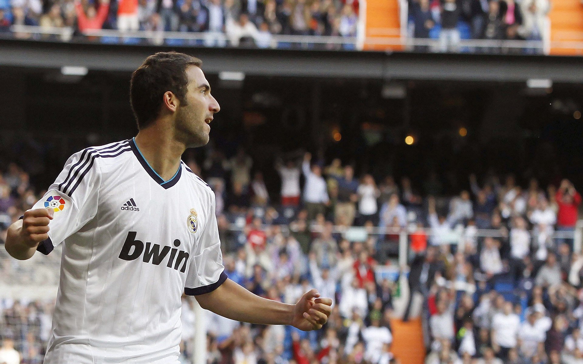 爱游戏中国-激情足球战绩超群，女足大赛掀起巨浪，女足足球视频