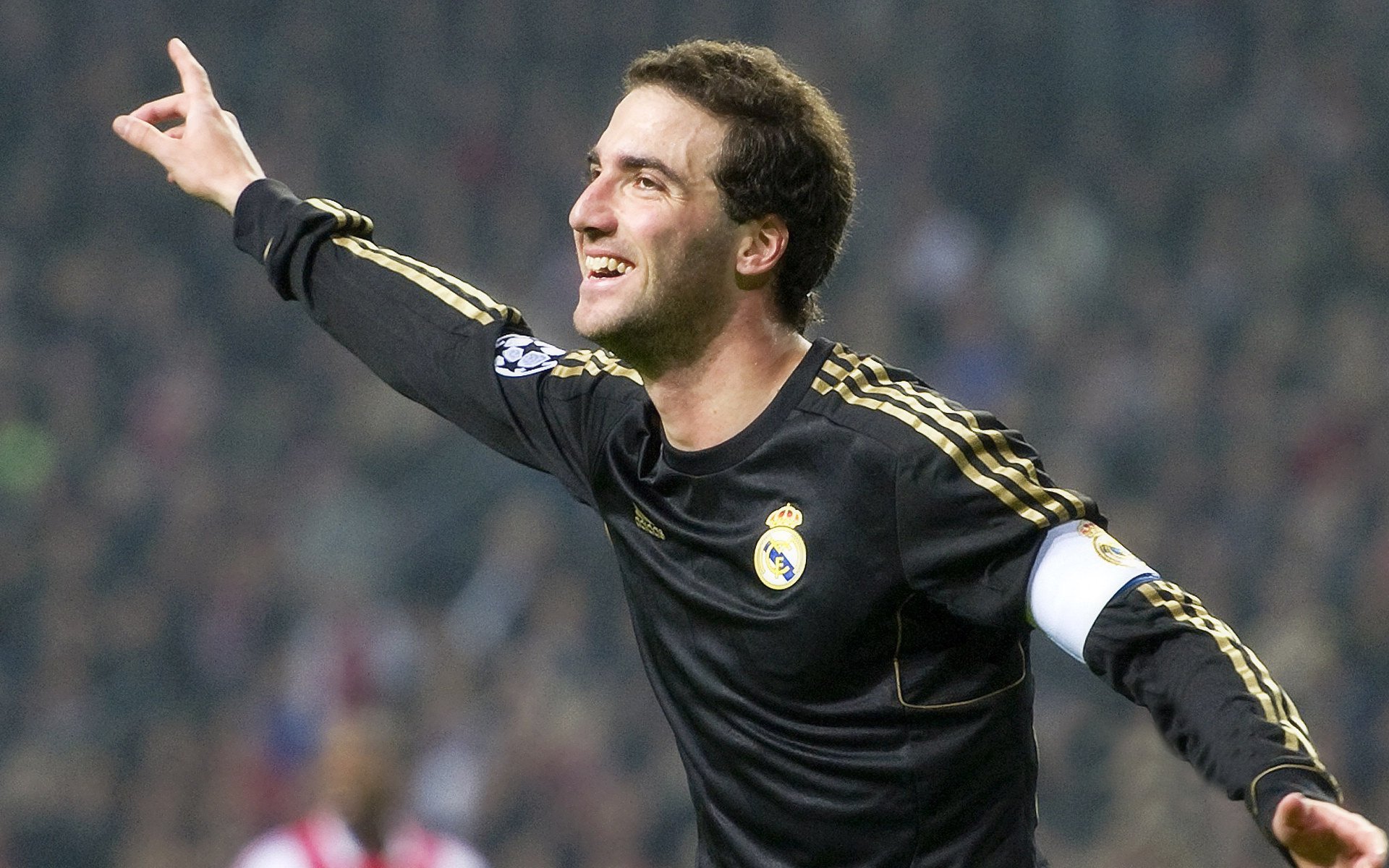 AIYOUXI-曼联豪掷千万引进新锋线，渴望重返巅峰，曼联新星